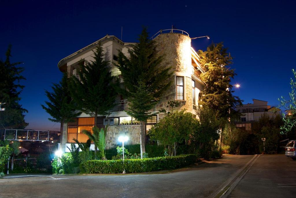 Hotel Baron Tirana Buitenkant foto