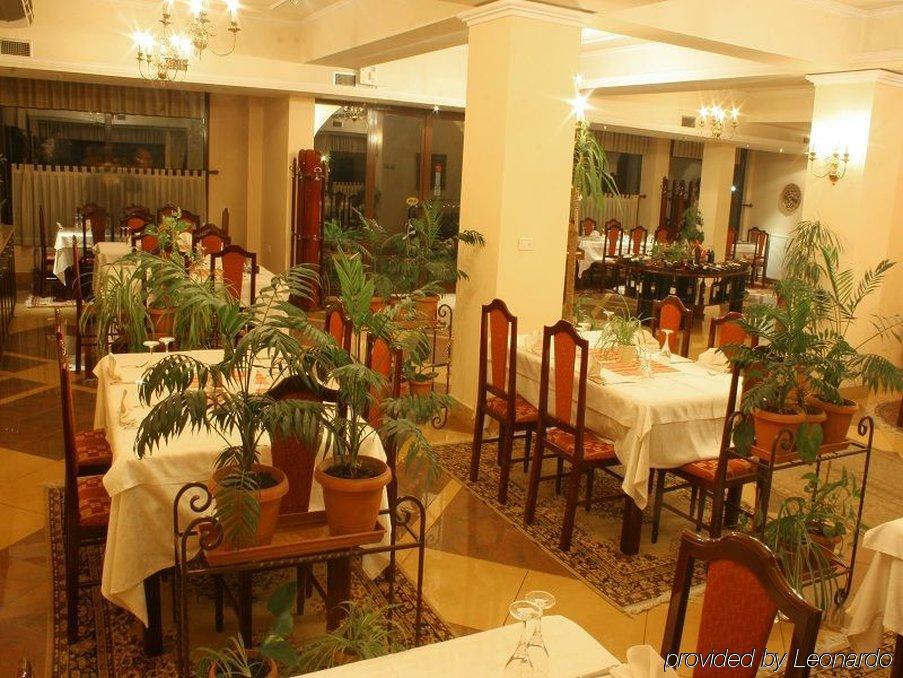 Hotel Baron Tirana Restaurant foto