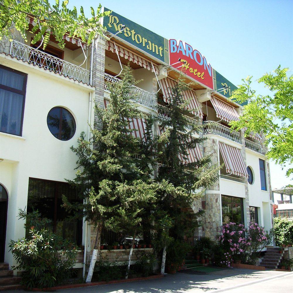 Hotel Baron Tirana Buitenkant foto